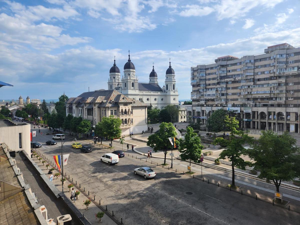 Stefan Cel Mare Boulevard Pedestrian Street Palas Iasi Exterior foto
